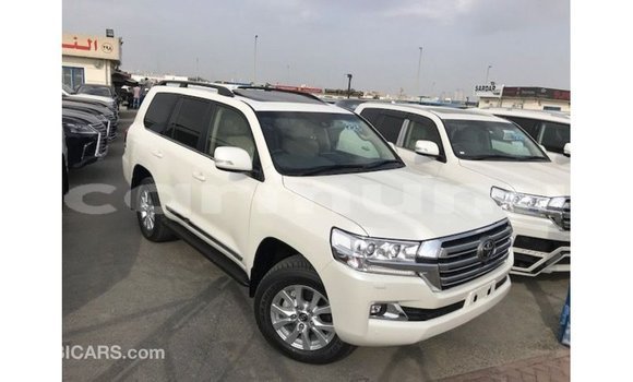 Buy Import Toyota Land Cruiser White Car in Import - Dubai in Region of Bouenza Buy Import Toyota Land Cruiser White Car in Import - Dubai in Region of Bouenza