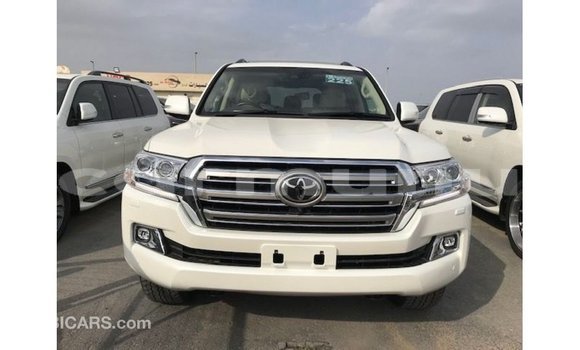 Buy Import Toyota Land Cruiser White Car in Import - Dubai in Region of Bouenza Buy Import Toyota Land Cruiser White Car in Import - Dubai in Region of Bouenza