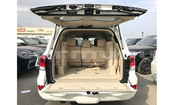 Buy Import Toyota Land Cruiser White Car in Import - Dubai in Region of Bouenza Buy Import Toyota Land Cruiser White Car in Import - Dubai in Region of Bouenza