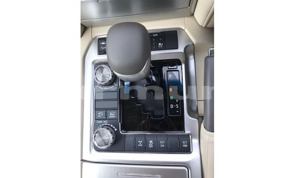 Buy Import Toyota Land Cruiser White Car in Import - Dubai in Region of Bouenza Buy Import Toyota Land Cruiser White Car in Import - Dubai in Region of Bouenza