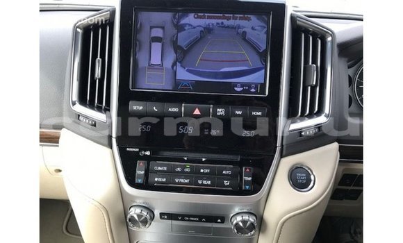 Buy Import Toyota Land Cruiser White Car in Import - Dubai in Region of Bouenza Buy Import Toyota Land Cruiser White Car in Import - Dubai in Region of Bouenza