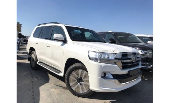 Acheter Import Voiture Toyota Land Cruiser Blanc à Import - Dubai, Région de la Bouenza Acheter Import Voiture Toyota Land Cruiser Blanc à Import - Dubai, Région de la Bouenza