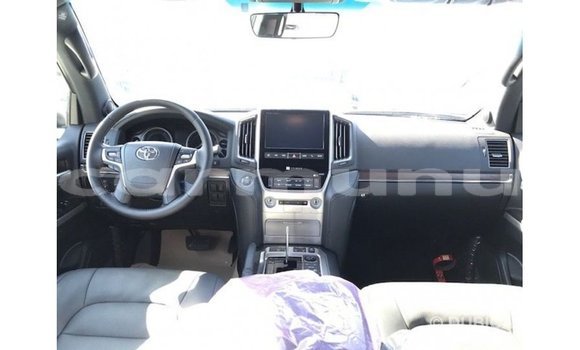 Acheter Import Voiture Toyota Land Cruiser Blanc à Import - Dubai, Région de la Bouenza Acheter Import Voiture Toyota Land Cruiser Blanc à Import - Dubai, Région de la Bouenza