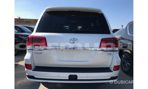 Acheter Import Voiture Toyota Land Cruiser Blanc à Import - Dubai, Région de la Bouenza Acheter Import Voiture Toyota Land Cruiser Blanc à Import - Dubai, Région de la Bouenza