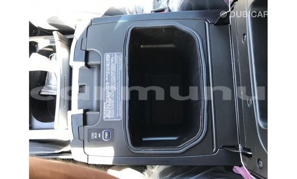 Acheter Import Voiture Toyota Land Cruiser Blanc à Import - Dubai, Région de la Bouenza Acheter Import Voiture Toyota Land Cruiser Blanc à Import - Dubai, Région de la Bouenza