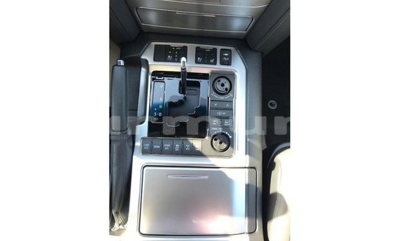 Acheter Import Voiture Toyota Land Cruiser Blanc à Import - Dubai, Région de la Bouenza Acheter Import Voiture Toyota Land Cruiser Blanc à Import - Dubai, Région de la Bouenza
