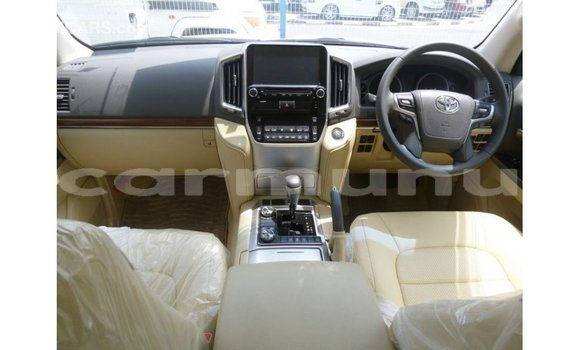 Buy Import Toyota Land Cruiser White Car in Import - Dubai in Region of Bouenza Buy Import Toyota Land Cruiser White Car in Import - Dubai in Region of Bouenza