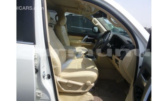 Buy Import Toyota Land Cruiser White Car in Import - Dubai in Region of Bouenza Buy Import Toyota Land Cruiser White Car in Import - Dubai in Region of Bouenza