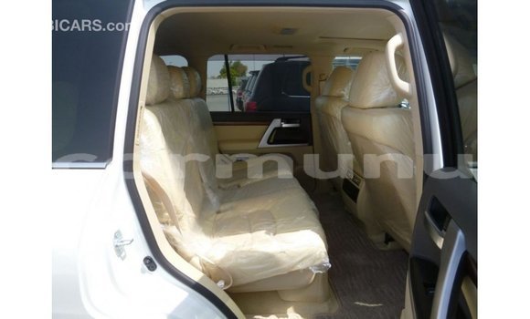 Buy Import Toyota Land Cruiser White Car in Import - Dubai in Region of Bouenza Buy Import Toyota Land Cruiser White Car in Import - Dubai in Region of Bouenza