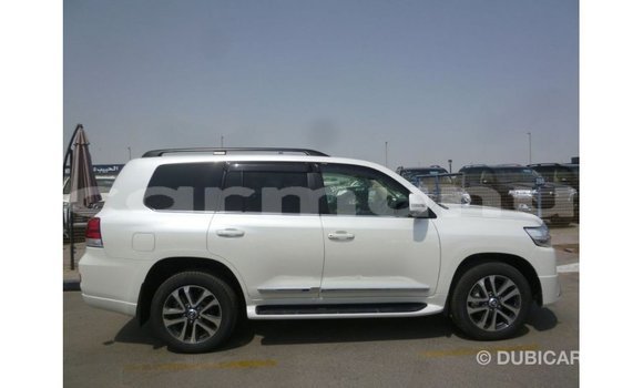 Buy Import Toyota Land Cruiser White Car in Import - Dubai in Region of Bouenza Buy Import Toyota Land Cruiser White Car in Import - Dubai in Region of Bouenza