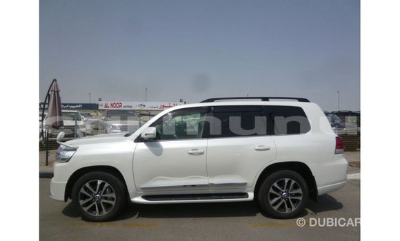 Buy Import Toyota Land Cruiser White Car in Import - Dubai in Region of Bouenza Buy Import Toyota Land Cruiser White Car in Import - Dubai in Region of Bouenza