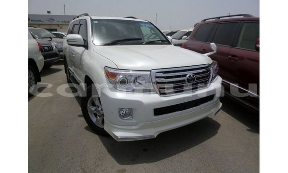 Acheter Import Voiture Toyota Land Cruiser Blanc à Import - Dubai, Région de la Bouenza Acheter Import Voiture Toyota Land Cruiser Blanc à Import - Dubai, Région de la Bouenza