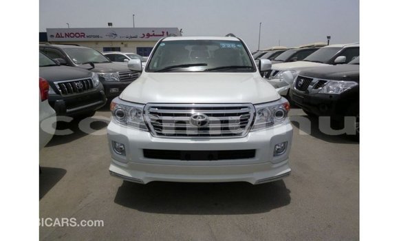 Acheter Import Voiture Toyota Land Cruiser Blanc à Import - Dubai, Région de la Bouenza Acheter Import Voiture Toyota Land Cruiser Blanc à Import - Dubai, Région de la Bouenza