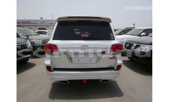 Acheter Import Voiture Toyota Land Cruiser Blanc à Import - Dubai, Région de la Bouenza Acheter Import Voiture Toyota Land Cruiser Blanc à Import - Dubai, Région de la Bouenza