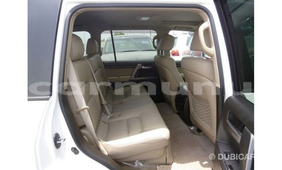 Acheter Import Voiture Toyota Land Cruiser Blanc à Import - Dubai, Région de la Bouenza Acheter Import Voiture Toyota Land Cruiser Blanc à Import - Dubai, Région de la Bouenza