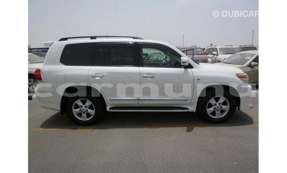 Acheter Import Voiture Toyota Land Cruiser Blanc à Import - Dubai, Région de la Bouenza Acheter Import Voiture Toyota Land Cruiser Blanc à Import - Dubai, Région de la Bouenza