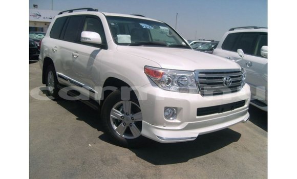 Acheter Import Voiture Toyota Land Cruiser Blanc à Import - Dubai, Région de la Bouenza Acheter Import Voiture Toyota Land Cruiser Blanc à Import - Dubai, Région de la Bouenza