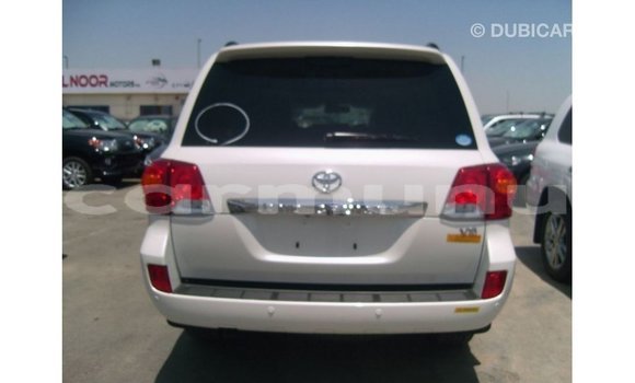 Acheter Import Voiture Toyota Land Cruiser Blanc à Import - Dubai, Région de la Bouenza Acheter Import Voiture Toyota Land Cruiser Blanc à Import - Dubai, Région de la Bouenza