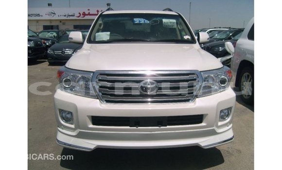 Acheter Import Voiture Toyota Land Cruiser Blanc à Import - Dubai, Région de la Bouenza Acheter Import Voiture Toyota Land Cruiser Blanc à Import - Dubai, Région de la Bouenza