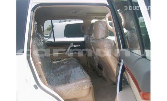 Acheter Import Voiture Toyota Land Cruiser Blanc à Import - Dubai, Région de la Bouenza Acheter Import Voiture Toyota Land Cruiser Blanc à Import - Dubai, Région de la Bouenza