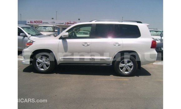 Acheter Import Voiture Toyota Land Cruiser Blanc à Import - Dubai, Région de la Bouenza Acheter Import Voiture Toyota Land Cruiser Blanc à Import - Dubai, Région de la Bouenza