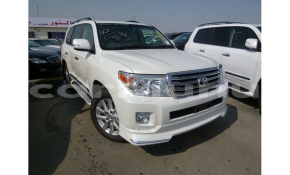 Acheter Import Voiture Toyota Land Cruiser Blanc à Import - Dubai, Région de la Bouenza Acheter Import Voiture Toyota Land Cruiser Blanc à Import - Dubai, Région de la Bouenza