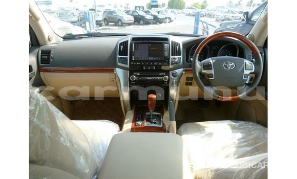 Acheter Import Voiture Toyota Land Cruiser Blanc à Import - Dubai, Région de la Bouenza Acheter Import Voiture Toyota Land Cruiser Blanc à Import - Dubai, Région de la Bouenza