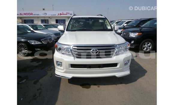 Acheter Import Voiture Toyota Land Cruiser Blanc à Import - Dubai, Région de la Bouenza Acheter Import Voiture Toyota Land Cruiser Blanc à Import - Dubai, Région de la Bouenza