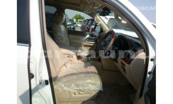 Acheter Import Voiture Toyota Land Cruiser Blanc à Import - Dubai, Région de la Bouenza Acheter Import Voiture Toyota Land Cruiser Blanc à Import - Dubai, Région de la Bouenza