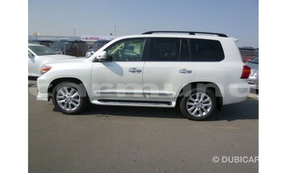 Acheter Import Voiture Toyota Land Cruiser Blanc à Import - Dubai, Région de la Bouenza Acheter Import Voiture Toyota Land Cruiser Blanc à Import - Dubai, Région de la Bouenza