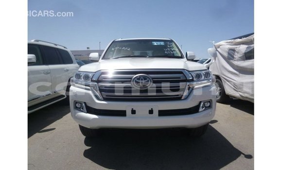 Buy Import Toyota Land Cruiser White Car in Import - Dubai in Region of Bouenza Buy Import Toyota Land Cruiser White Car in Import - Dubai in Region of Bouenza