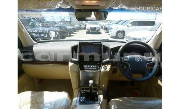 Buy Import Toyota Land Cruiser White Car in Import - Dubai in Region of Bouenza Buy Import Toyota Land Cruiser White Car in Import - Dubai in Region of Bouenza
