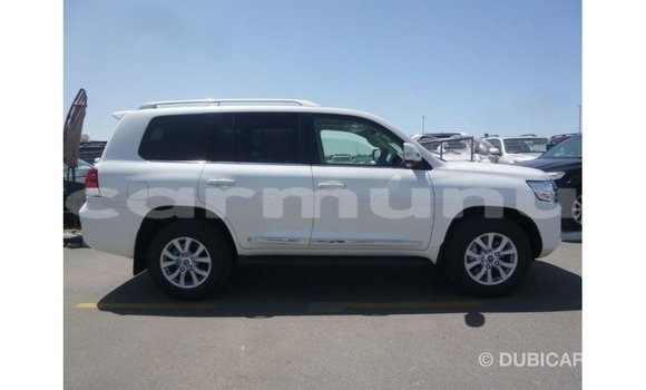 Buy Import Toyota Land Cruiser White Car in Import - Dubai in Region of Bouenza Buy Import Toyota Land Cruiser White Car in Import - Dubai in Region of Bouenza