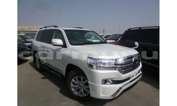 Buy Import Toyota Land Cruiser White Car in Import - Dubai in Region of Bouenza Buy Import Toyota Land Cruiser White Car in Import - Dubai in Region of Bouenza