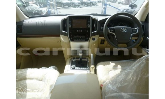 Buy Import Toyota Land Cruiser White Car in Import - Dubai in Region of Bouenza Buy Import Toyota Land Cruiser White Car in Import - Dubai in Region of Bouenza