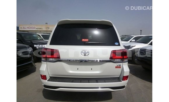 Buy Import Toyota Land Cruiser White Car in Import - Dubai in Region of Bouenza Buy Import Toyota Land Cruiser White Car in Import - Dubai in Region of Bouenza