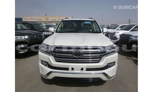 Buy Import Toyota Land Cruiser White Car in Import - Dubai in Region of Bouenza Buy Import Toyota Land Cruiser White Car in Import - Dubai in Region of Bouenza