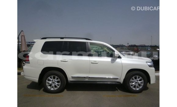 Buy Import Toyota Land Cruiser White Car in Import - Dubai in Region of Bouenza Buy Import Toyota Land Cruiser White Car in Import - Dubai in Region of Bouenza