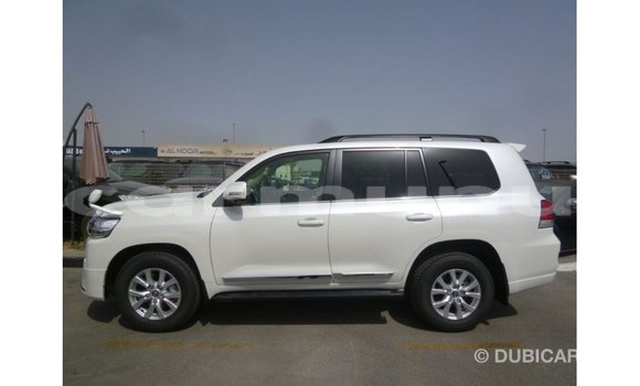Buy Import Toyota Land Cruiser White Car in Import - Dubai in Region of Bouenza Buy Import Toyota Land Cruiser White Car in Import - Dubai in Region of Bouenza