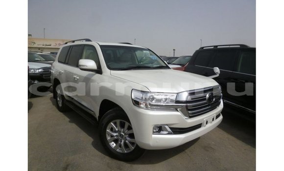 Acheter Import Voiture Toyota Land Cruiser Blanc à Import - Dubai, Région de la Bouenza Acheter Import Voiture Toyota Land Cruiser Blanc à Import - Dubai, Région de la Bouenza