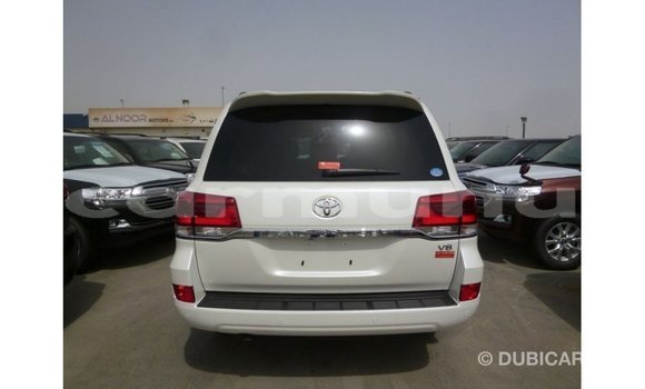 Acheter Import Voiture Toyota Land Cruiser Blanc à Import - Dubai, Région de la Bouenza Acheter Import Voiture Toyota Land Cruiser Blanc à Import - Dubai, Région de la Bouenza