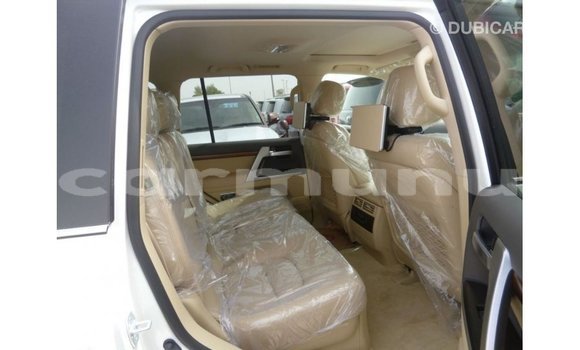 Acheter Import Voiture Toyota Land Cruiser Blanc à Import - Dubai, Région de la Bouenza Acheter Import Voiture Toyota Land Cruiser Blanc à Import - Dubai, Région de la Bouenza