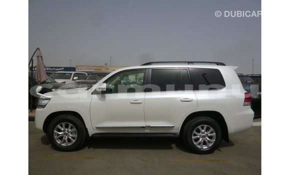 Acheter Import Voiture Toyota Land Cruiser Blanc à Import - Dubai, Région de la Bouenza Acheter Import Voiture Toyota Land Cruiser Blanc à Import - Dubai, Région de la Bouenza