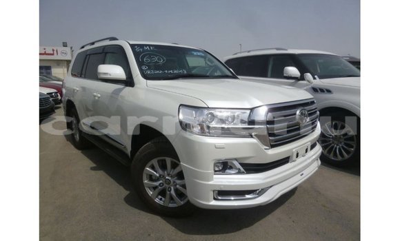 Acheter Import Voiture Toyota Land Cruiser Blanc à Import - Dubai, Région de la Bouenza Acheter Import Voiture Toyota Land Cruiser Blanc à Import - Dubai, Région de la Bouenza