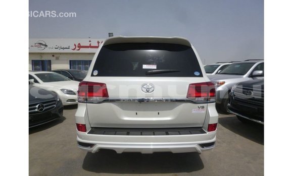Acheter Import Voiture Toyota Land Cruiser Blanc à Import - Dubai, Région de la Bouenza Acheter Import Voiture Toyota Land Cruiser Blanc à Import - Dubai, Région de la Bouenza