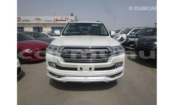 Acheter Import Voiture Toyota Land Cruiser Blanc à Import - Dubai, Région de la Bouenza Acheter Import Voiture Toyota Land Cruiser Blanc à Import - Dubai, Région de la Bouenza