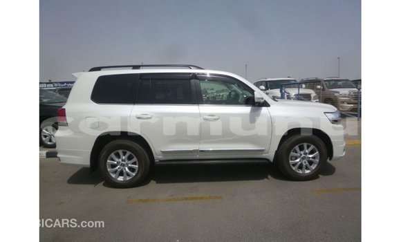Acheter Import Voiture Toyota Land Cruiser Blanc à Import - Dubai, Région de la Bouenza Acheter Import Voiture Toyota Land Cruiser Blanc à Import - Dubai, Région de la Bouenza