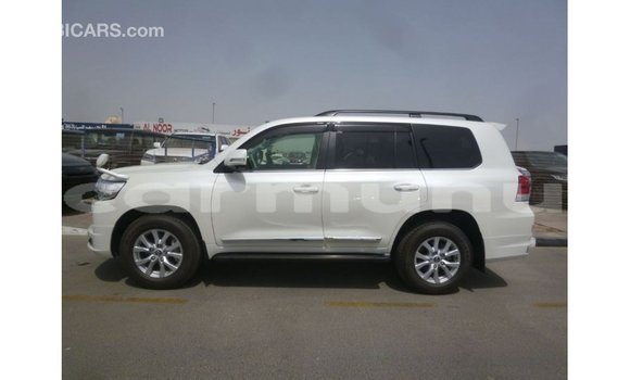Acheter Import Voiture Toyota Land Cruiser Blanc à Import - Dubai, Région de la Bouenza Acheter Import Voiture Toyota Land Cruiser Blanc à Import - Dubai, Région de la Bouenza