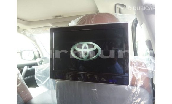 Acheter Import Voiture Toyota Land Cruiser Blanc à Import - Dubai, Région de la Bouenza Acheter Import Voiture Toyota Land Cruiser Blanc à Import - Dubai, Région de la Bouenza