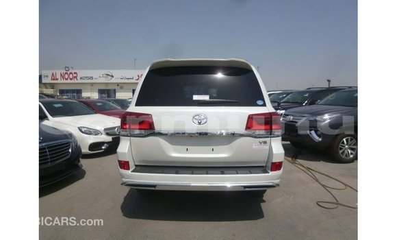Buy Import Toyota Land Cruiser White Car in Import - Dubai in Region of Bouenza Buy Import Toyota Land Cruiser White Car in Import - Dubai in Region of Bouenza